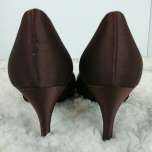 Escarpins Nina - Talons Hauts Satin Beige/marron - Pointure 9 US - Décolleté Bout Ouvert - Portés Une Fois